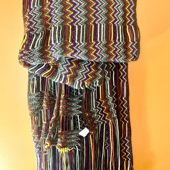 CLAIRES woman’s polyester and wool brown scarf - Picture 3 of 3